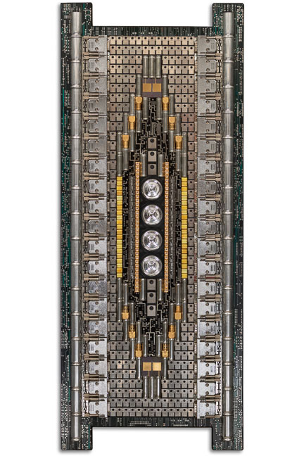 Œuvre nommée "Paco" : sculpture murale Cybertrash de Rémy Tassou. (accueil double)